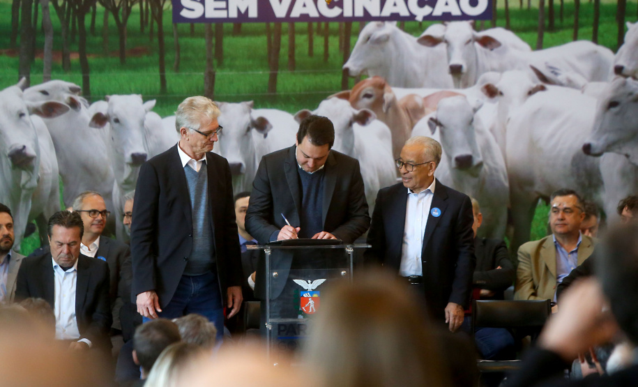 O Governo do Estado celebra nesta terça-feira (31) o primeiro ano do Paraná como área livre de febre aftosa sem vacinação e comemora os 10 anos de fundação da Agência de Defesa Agropecuária do Paraná (Adapar) - Curitiba, 31/05/2022
