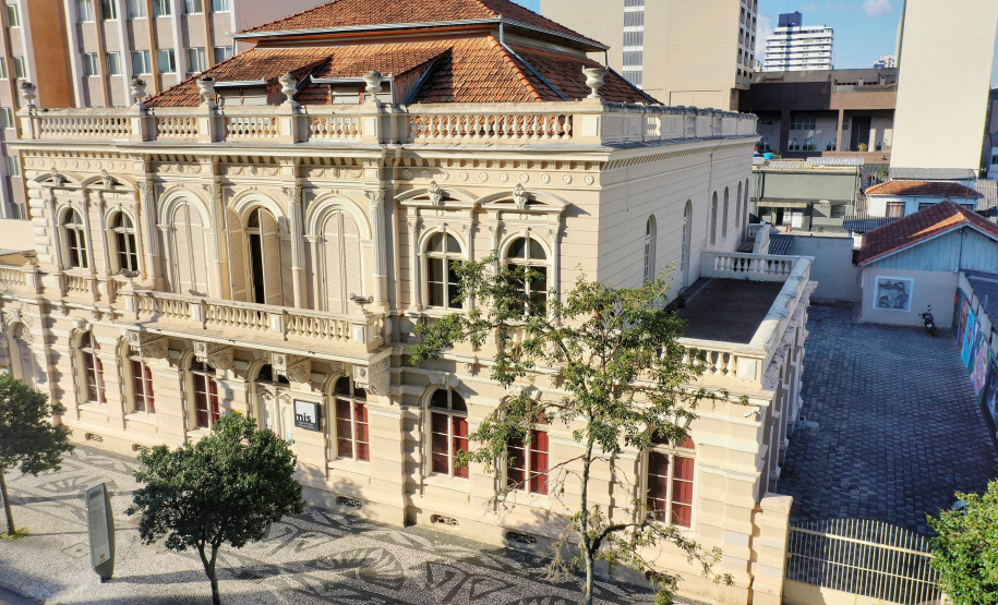 Sacada do MIS-PR vira palco de shows durante a 20ª Semana dos Museus