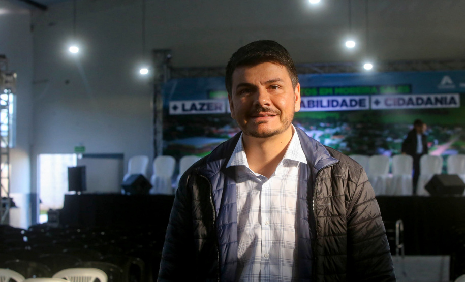 O governador Carlos Massa Ratinho Junior entregou nesta sexta-feira (6), 52 títulos de regularização fundiária para famílias em Moreira Sales, na região Centro-Oeste do Estado.