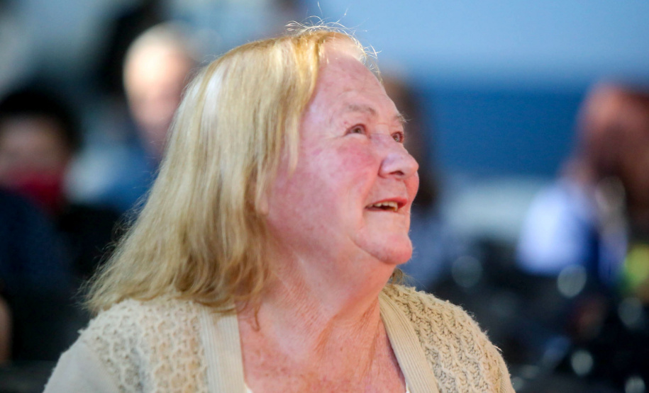 O governador Carlos Massa Ratinho Junior entregou nesta sexta-feira (6), 52 títulos de regularização fundiária para famílias em Moreira Sales, na região Centro-Oeste do Estado.