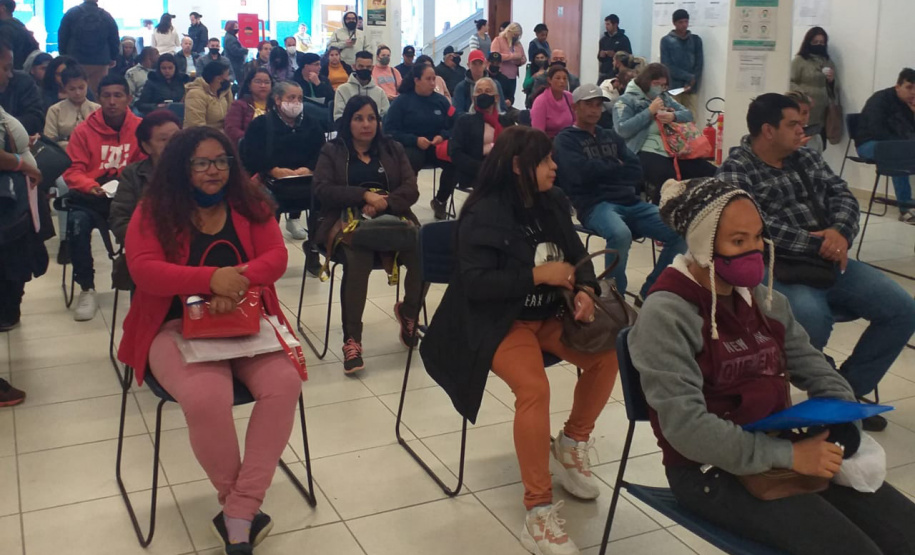 Mutirão encaminha 450 pessoas para vagas de emprego em supermercados