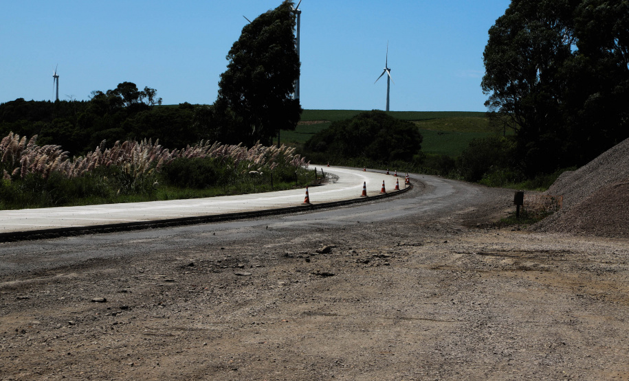 Obras de pavimentação em concreto na PRC-280, em Palmas