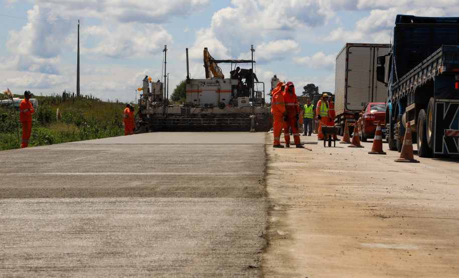 Obras de pavimentação em concreto na PRC-280, em Palmas