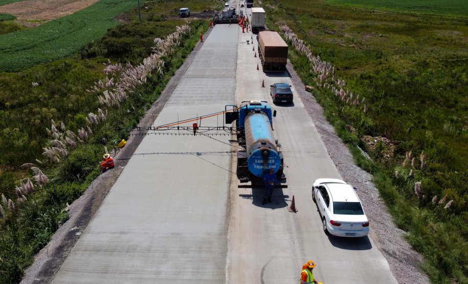 Obras de pavimentação em concreto na PRC-280, em Palmas