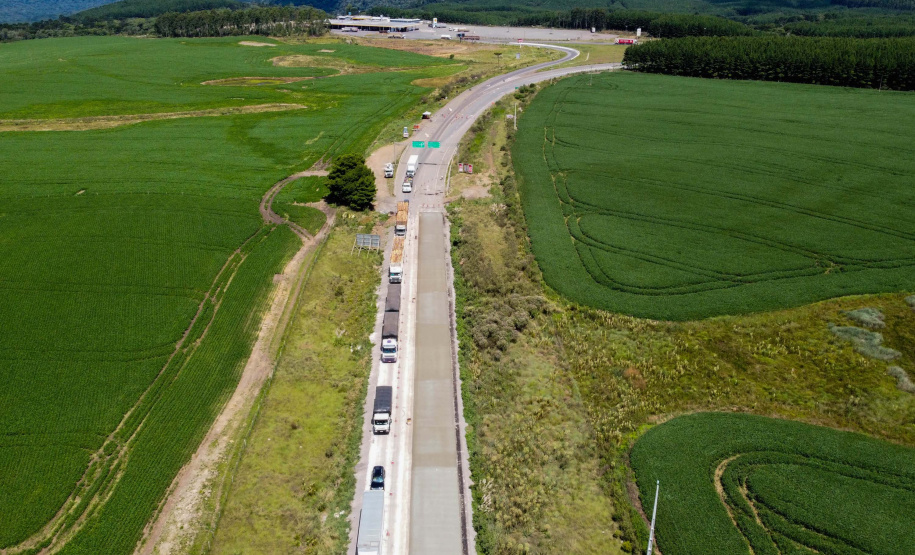 Obras de pavimentação em concreto na PRC-280, em Palmas