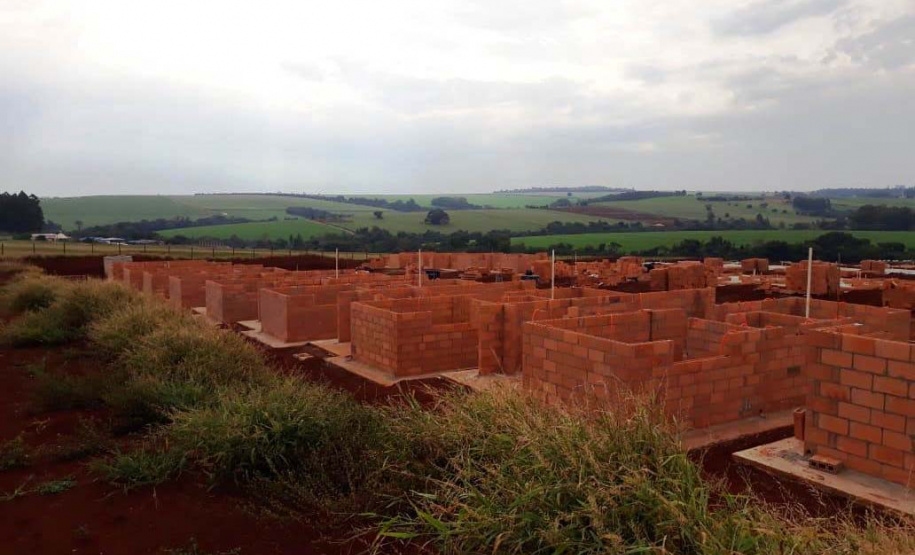 Obras de 75 casas populares do programa Vida Nova avançam em Jandaia do Sul