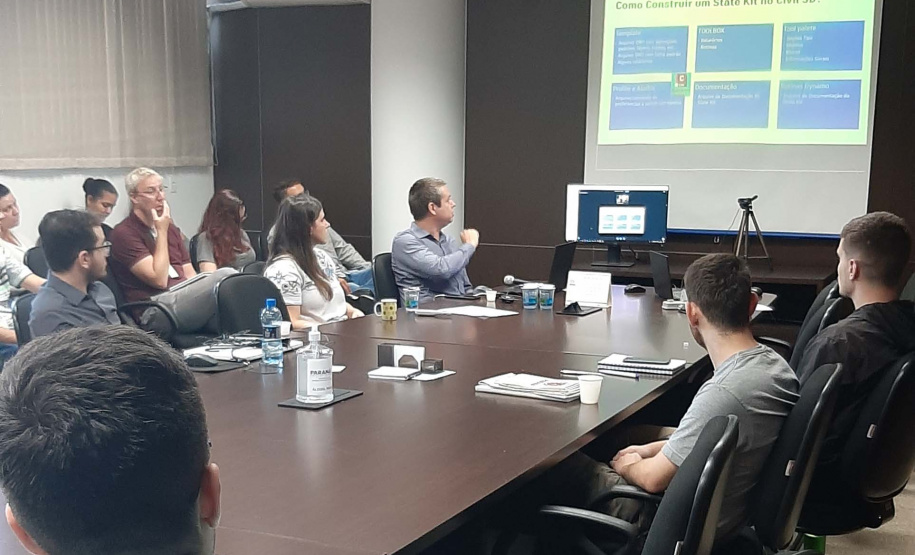 DER/PR realiza oficina sobre padronização de projetos de engenharia