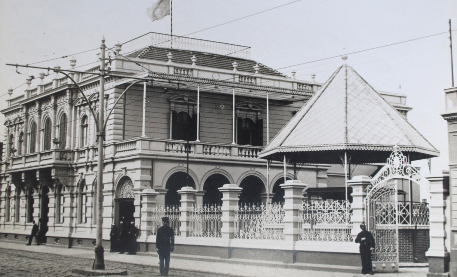 Exposição fotográfica no MIS-PR marca o retorno de família Weiss ao Palácio da Liberdade, sede do museu