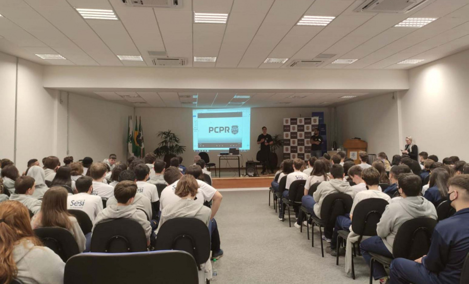 PCPR ministra palestra para mais de 600 alunos sobre crimes em ambientes virtuais
