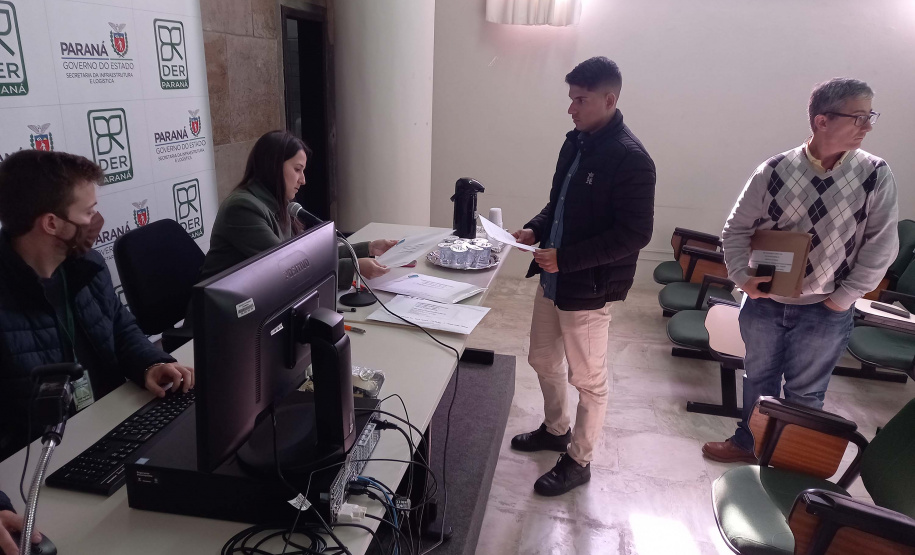 Três empresas disputam conservação da rodovia de Guaraqueçaba