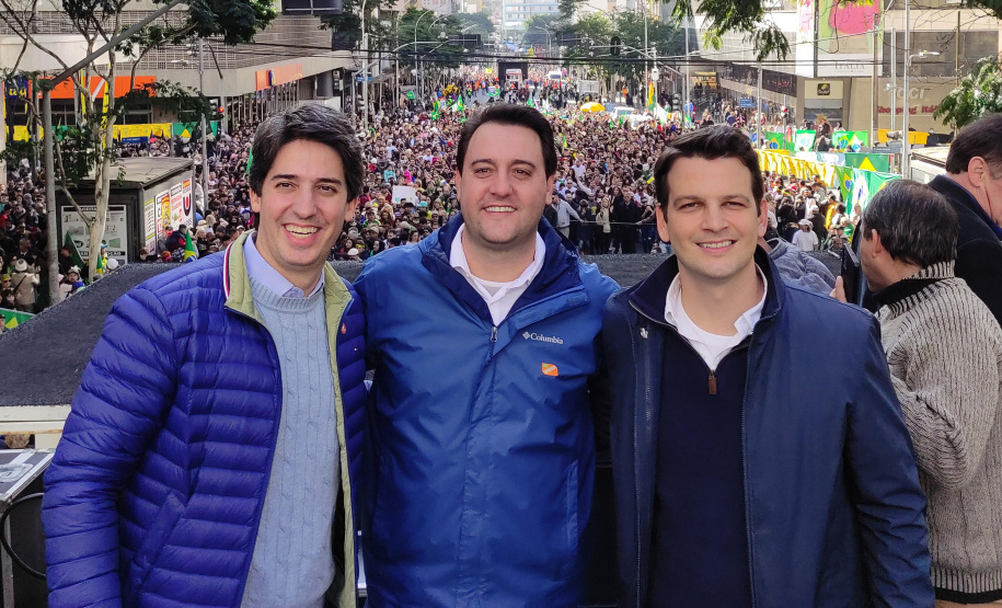 Governador participa da tradicional Marcha para Jesus em Curitiba