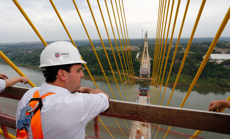 Governador Carlos Massa Ratinho Junior vistoria obra da Ponte da Integração Brasil-Paraguai.