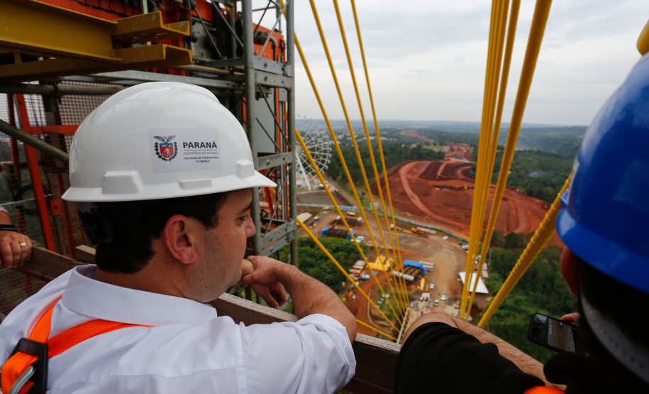 Governador Carlos Massa Ratinho Junior vistoria obra da Ponte da Integração Brasil-Paraguai.