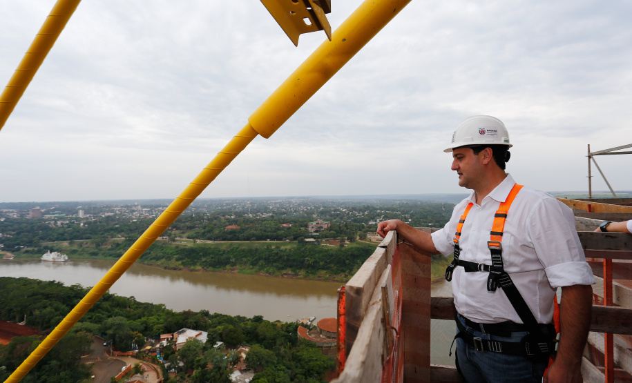 Governador Carlos Massa Ratinho Junior vistoria obra da Ponte da Integração Brasil-Paraguai.