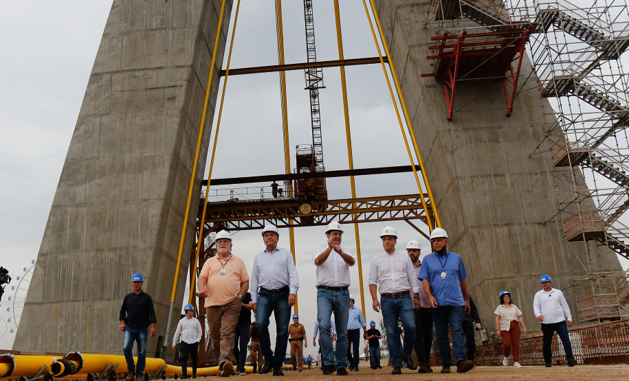 Governador Carlos Massa Ratinho Junior vistoria obra da Ponte da Integração Brasil-Paraguai.