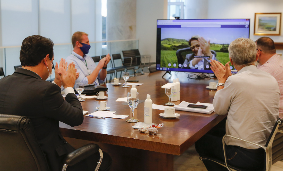PARANÁ  UM ANO DE SELO INTERNACIONAL DE ÁREA LIVRE DE FEBRE AFTOSA SEM VACINAÇÃO