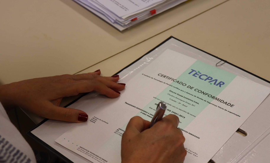 Ônibus do Emprega Mais Paraná leva mais de 200 vagas para Foz do Iguaçu