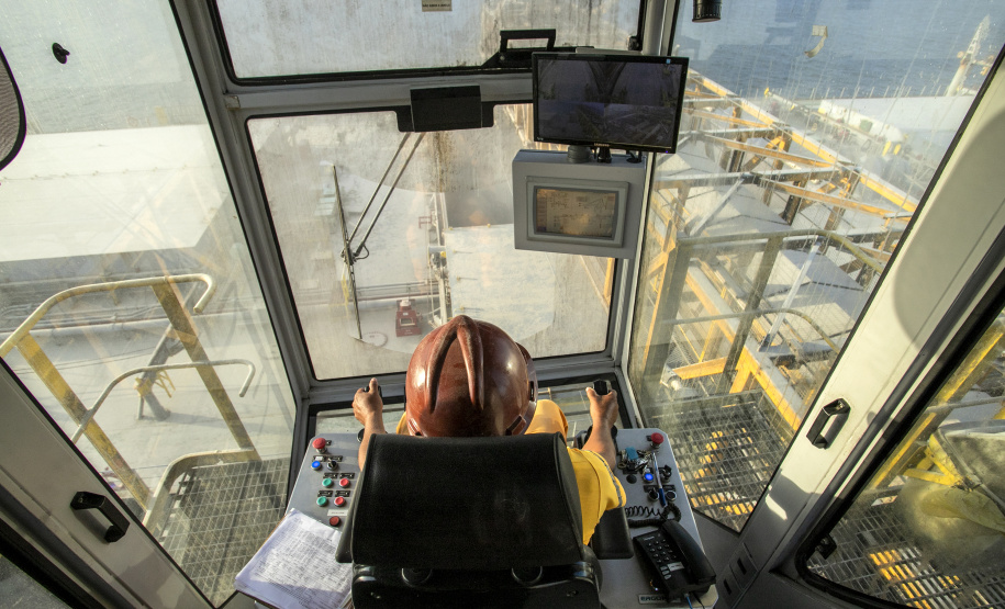 Volume de granéis embarcado a leste do Porto de Paranaguá aumenta 7,4% no 1º quadrimestre do ano