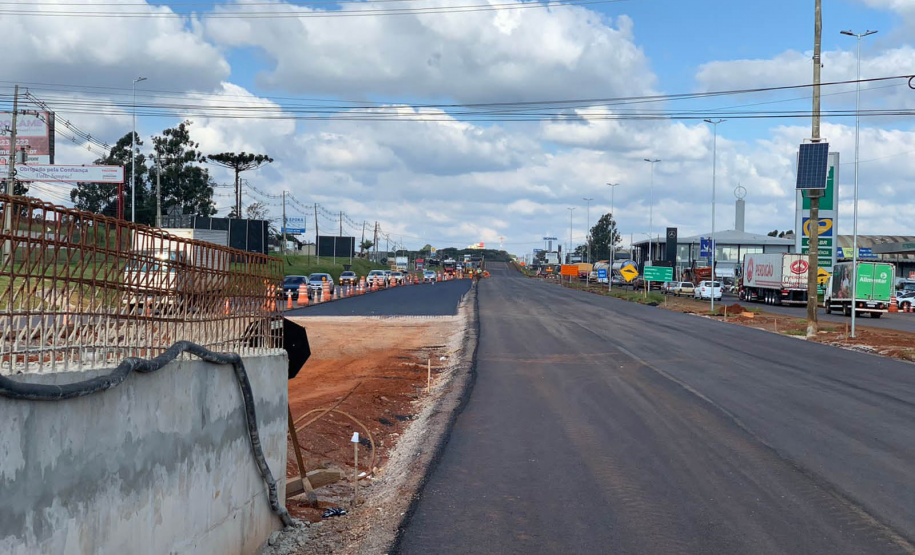 Dois novos viadutos e nove quilômetros de nova pavimentação deverão ser entregues até o final do ano, encerrando os congestionamentos e acidentes na entrada do município -