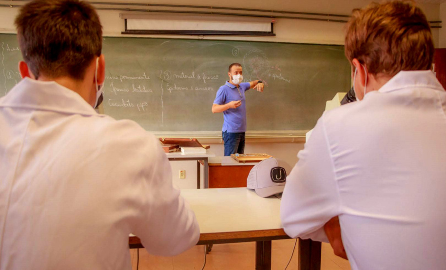 Governo define critérios para contratação de servidores para as universidades estaduais