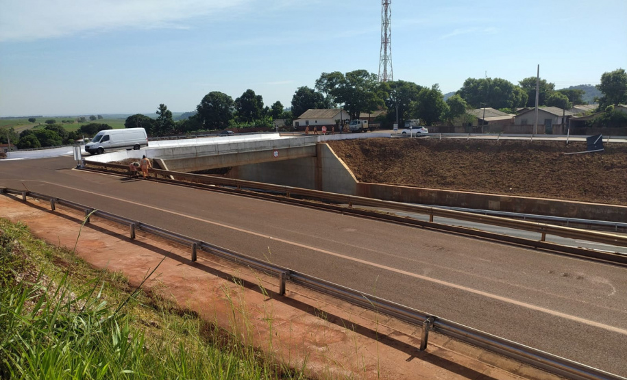 Viaduto na PR-323, em Água Boa