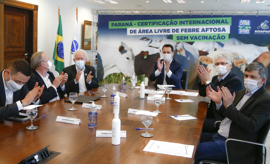 PARANÁ  UM ANO DE SELO INTERNACIONAL DE ÁREA LIVRE DE FEBRE AFTOSA SEM VACINAÇÃO