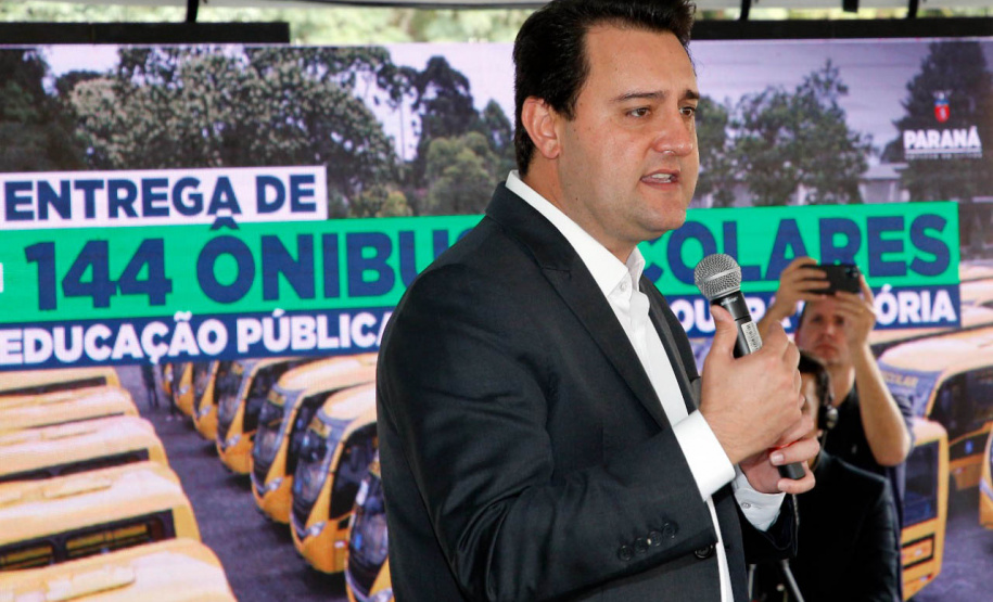 O governador Carlos Massa Ratinho Junior lançou, nesta segunda-feira (02), a segunda edição do programa Ganhando o Mundo, que vai selecionar 100 estudantes da rede estadual para um intercâmbio de seis meses na Nova Zelândia, na Oceania, durante o segundo semestre deste ano.