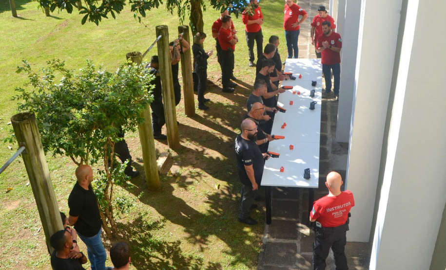 PCPR capacita servidores e entrega armas de choque