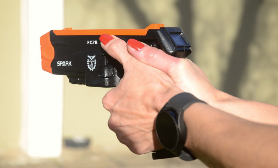 PCPR capacita servidores e entrega armas de choque