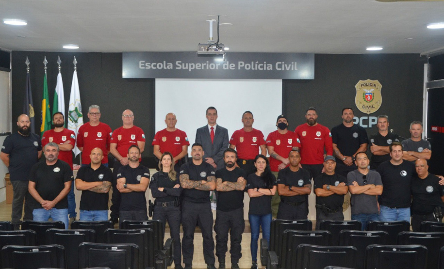 PCPR capacita servidores e entrega armas de choque