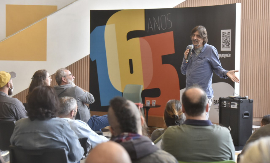 Eduardo Bueno fala para 200 pessoas na abertura do Ciclo do Bicentenário da Independência da Biblioteca Pública