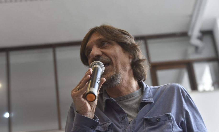 Eduardo Bueno fala para 200 pessoas na abertura do Ciclo do Bicentenário da Independência da Biblioteca Pública