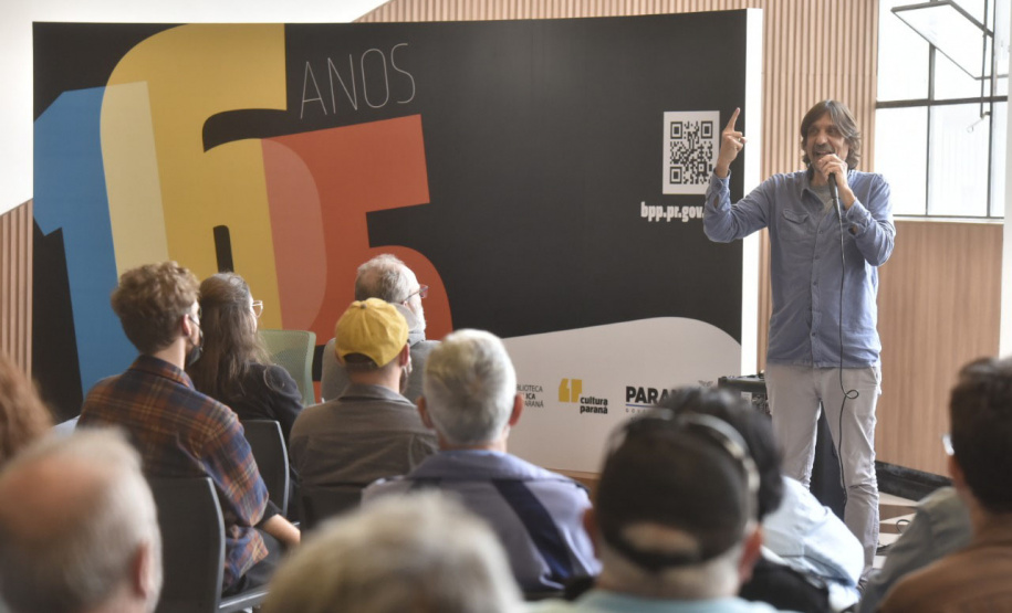 Eduardo Bueno fala para 200 pessoas na abertura do Ciclo do Bicentenário da Independência da Biblioteca Pública