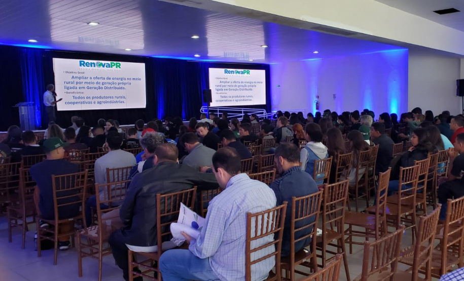 Produtores comemoram economia na conta de luz durante o evento do RenovaPR