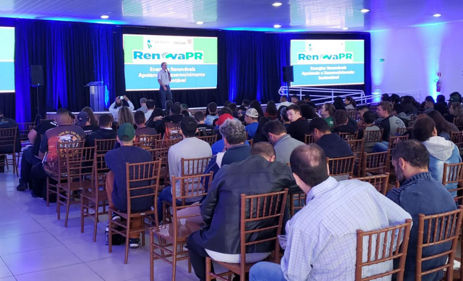 Produtores comemoram economia na conta de luz durante o evento do RenovaPR