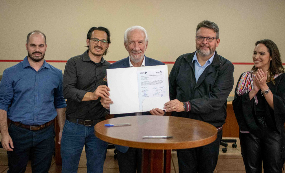 Vice-governador e BRDE assinam R$ 173, 7milhões em contratos no Expoingá -