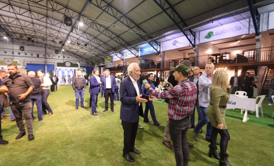 O vice-governador Darci Piana e o secretário de Estado da Agricultura e do Abastecimento, Norberto Ortigara, participaram nesta quinta-feira (12) da abertura da 15ª ExpoFrísia, no pavilhão do Parque Histórico de Carambeí, na região dos Campos Gerais -