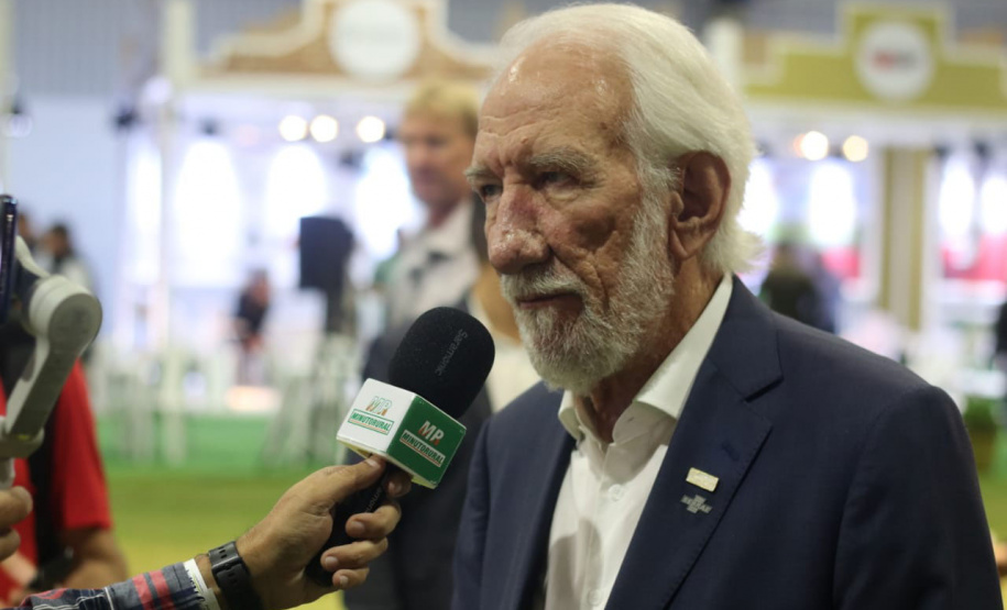 O vice-governador Darci Piana e o secretário de Estado da Agricultura e do Abastecimento, Norberto Ortigara, participaram nesta quinta-feira (12) da abertura da 15ª ExpoFrísia, no pavilhão do Parque Histórico de Carambeí, na região dos Campos Gerais -