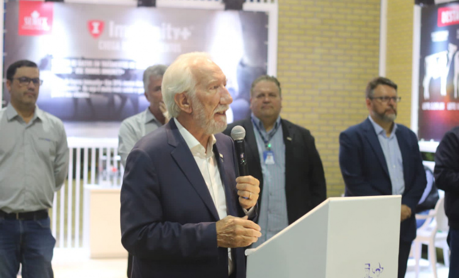 O vice-governador Darci Piana e o secretário de Estado da Agricultura e do Abastecimento, Norberto Ortigara, participaram nesta quinta-feira (12) da abertura da 15ª ExpoFrísia, no pavilhão do Parque Histórico de Carambeí, na região dos Campos Gerais -