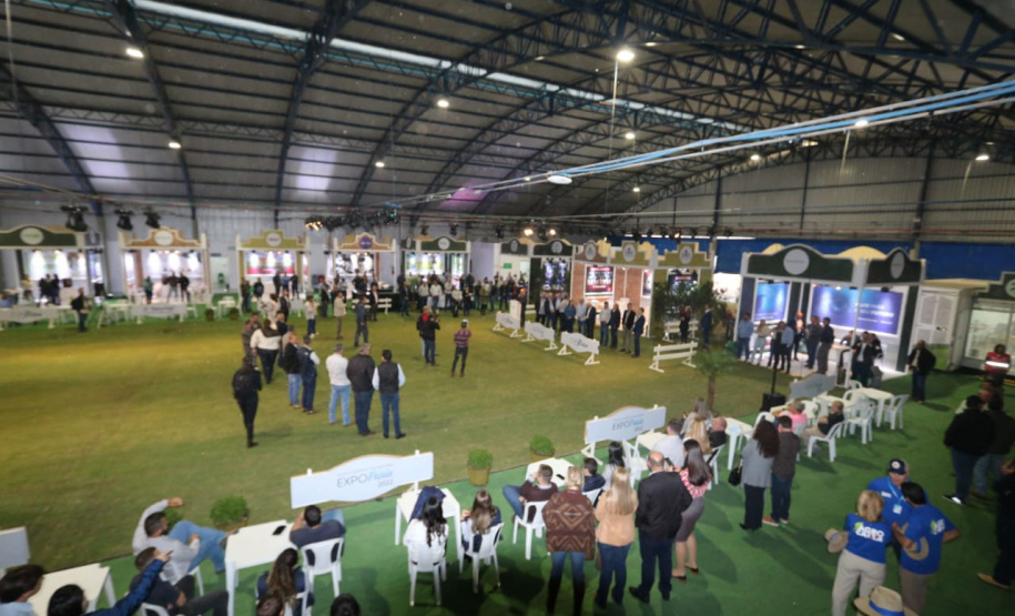 O vice-governador Darci Piana e o secretário de Estado da Agricultura e do Abastecimento, Norberto Ortigara, participaram nesta quinta-feira (12) da abertura da 15ª ExpoFrísia, no pavilhão do Parque Histórico de Carambeí, na região dos Campos Gerais -