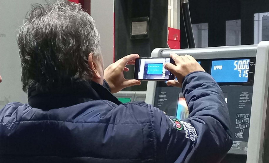 Operação fiscaliza qualidade e quantidade de combustíveis dos postos de Guarapuava e Irati