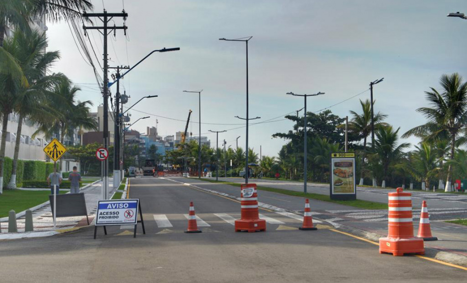 Tubulação é transferida de local em Matinhos
