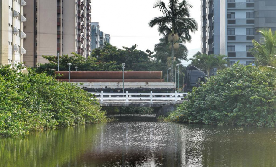 Tubulação é transferida de local em Matinhos