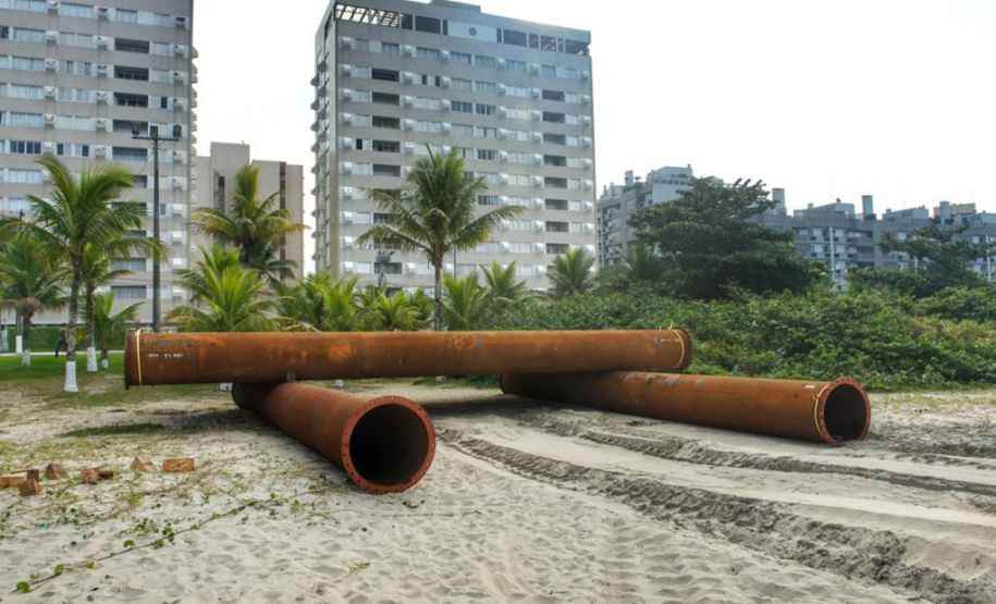 Tubulação é transferida de local em Matinhos