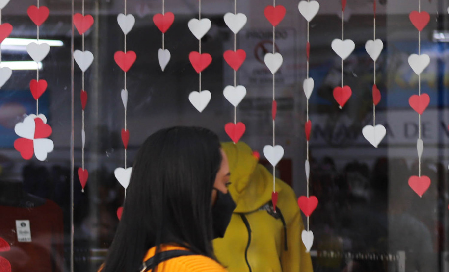 Sem prejuízo no Dia dos Namorados: Ipem-PR dá dicas na compra dos presentes