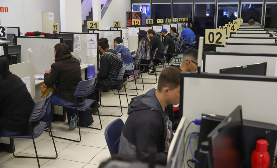 Paraná inicia a semana com oferta de 11.613 vagas de emprego nas Agências do Trabalhador