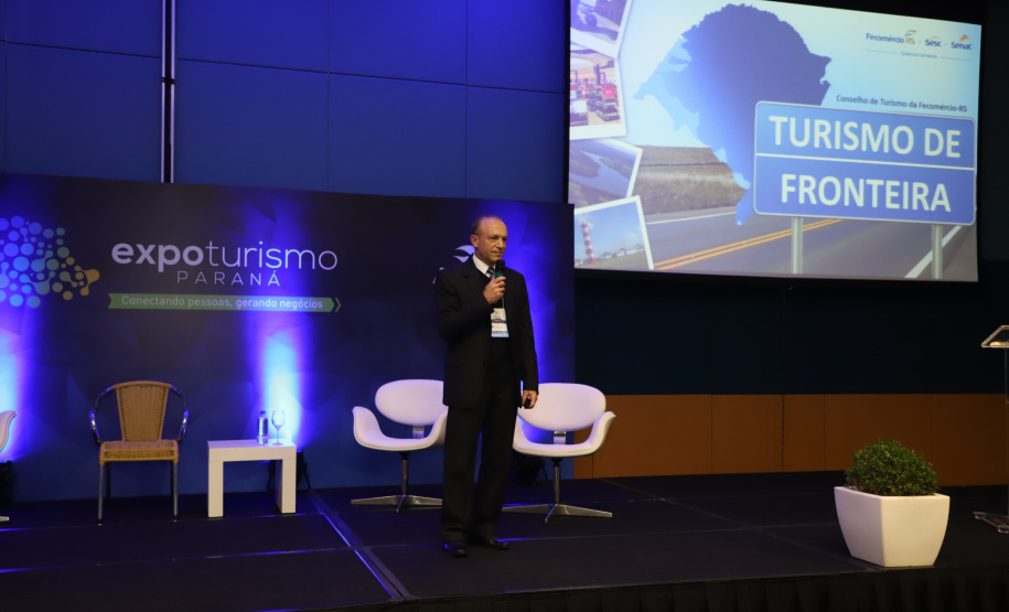 Governador em exercício destaca ações do Estado para expansão do setor na Expo Turismo