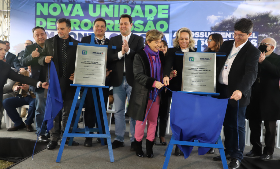 Governador entrega colégio e anuncia pavimentação da Estrada de Alagados, em Ponta Grossa