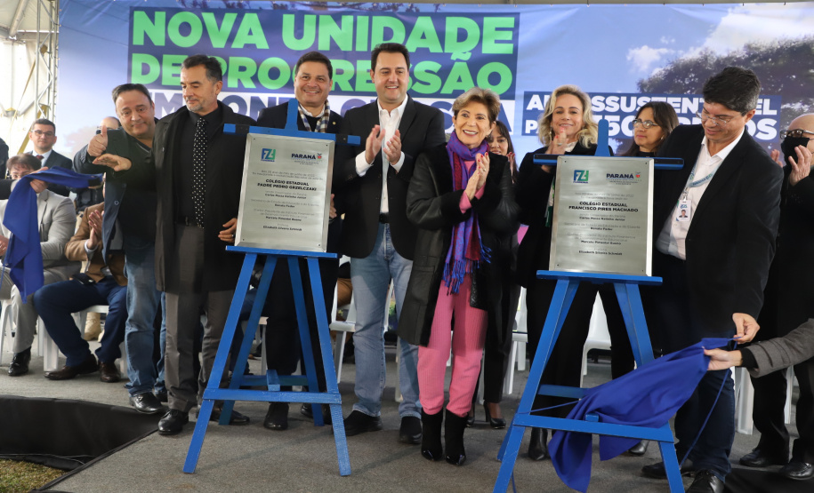 Governador entrega colégio e anuncia pavimentação da Estrada de Alagados, em Ponta Grossa