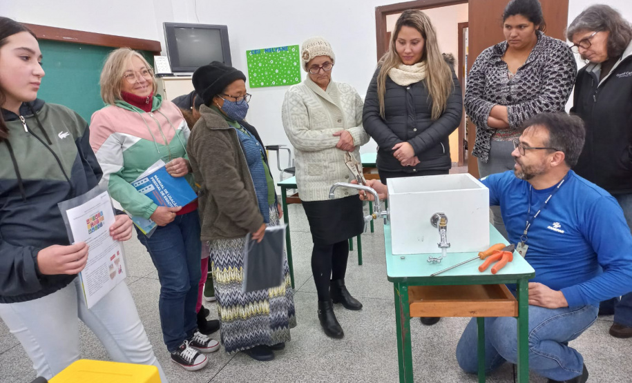 Sanepar divulga ODS em curso de encanadores para mulheres